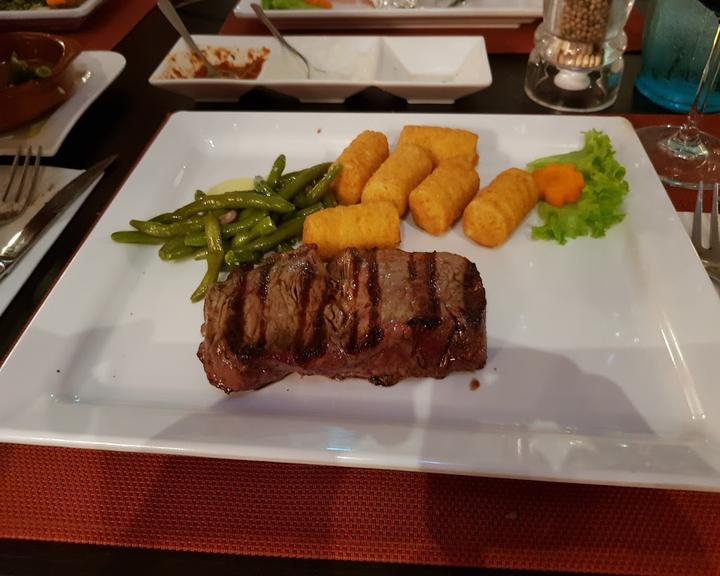 La Plaza Steakhouse